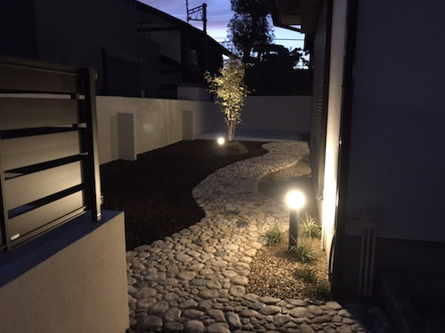 庭園灯（夜間）