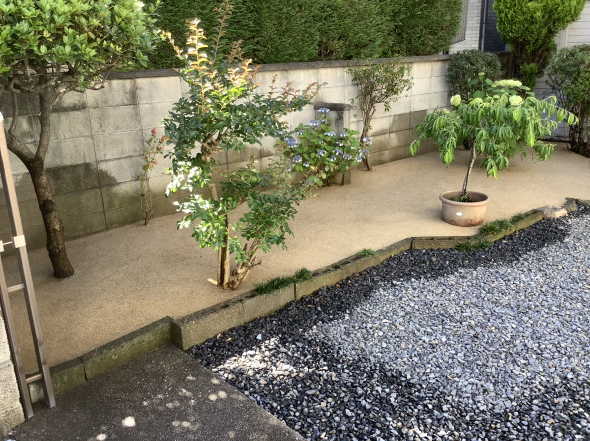 自然土（マサファルト）で草引きをしなくて良いように舗装｜大阪市住吉区 - アーバングリーン・緑都庭園