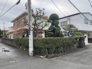 空き家の庭木を年末繁忙期にすき間時間を利用して剪定・伐採｜大阪府松原市